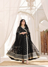Nayaab Black