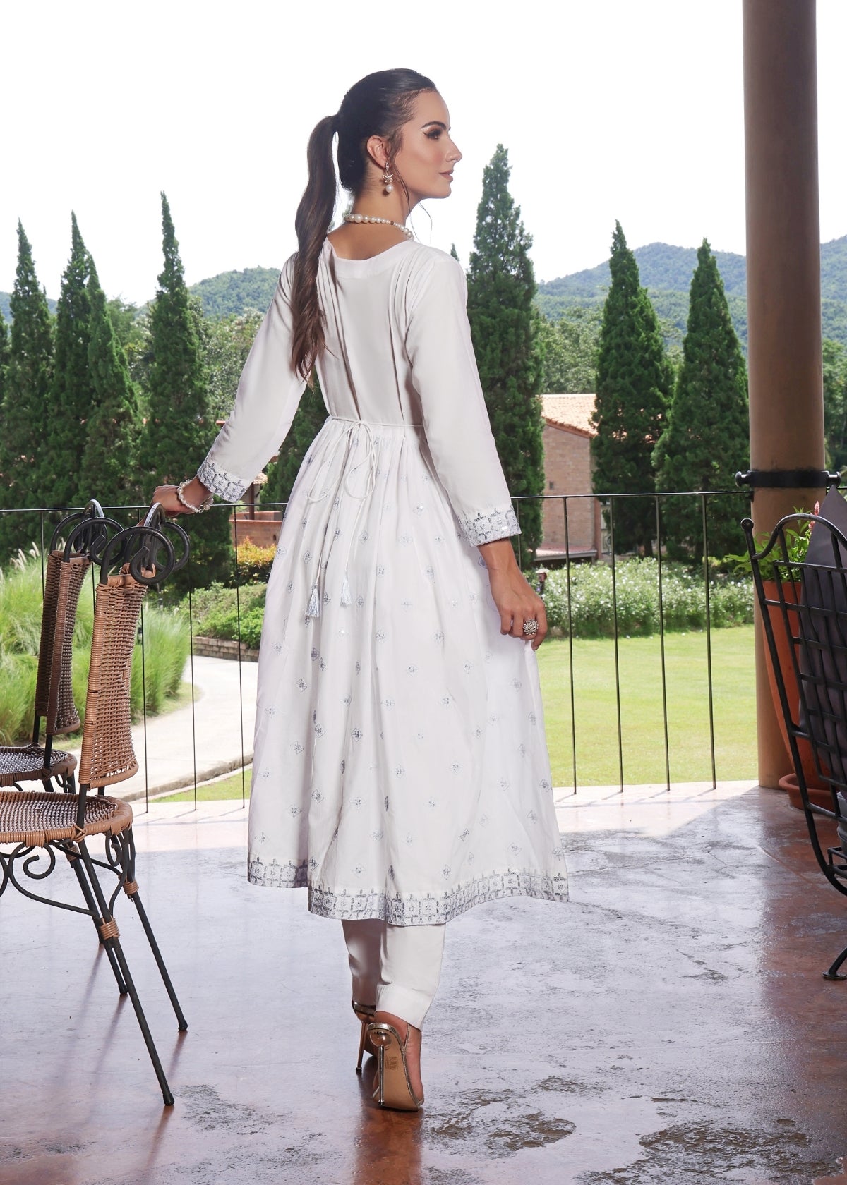 Reem White 2 Pieces
