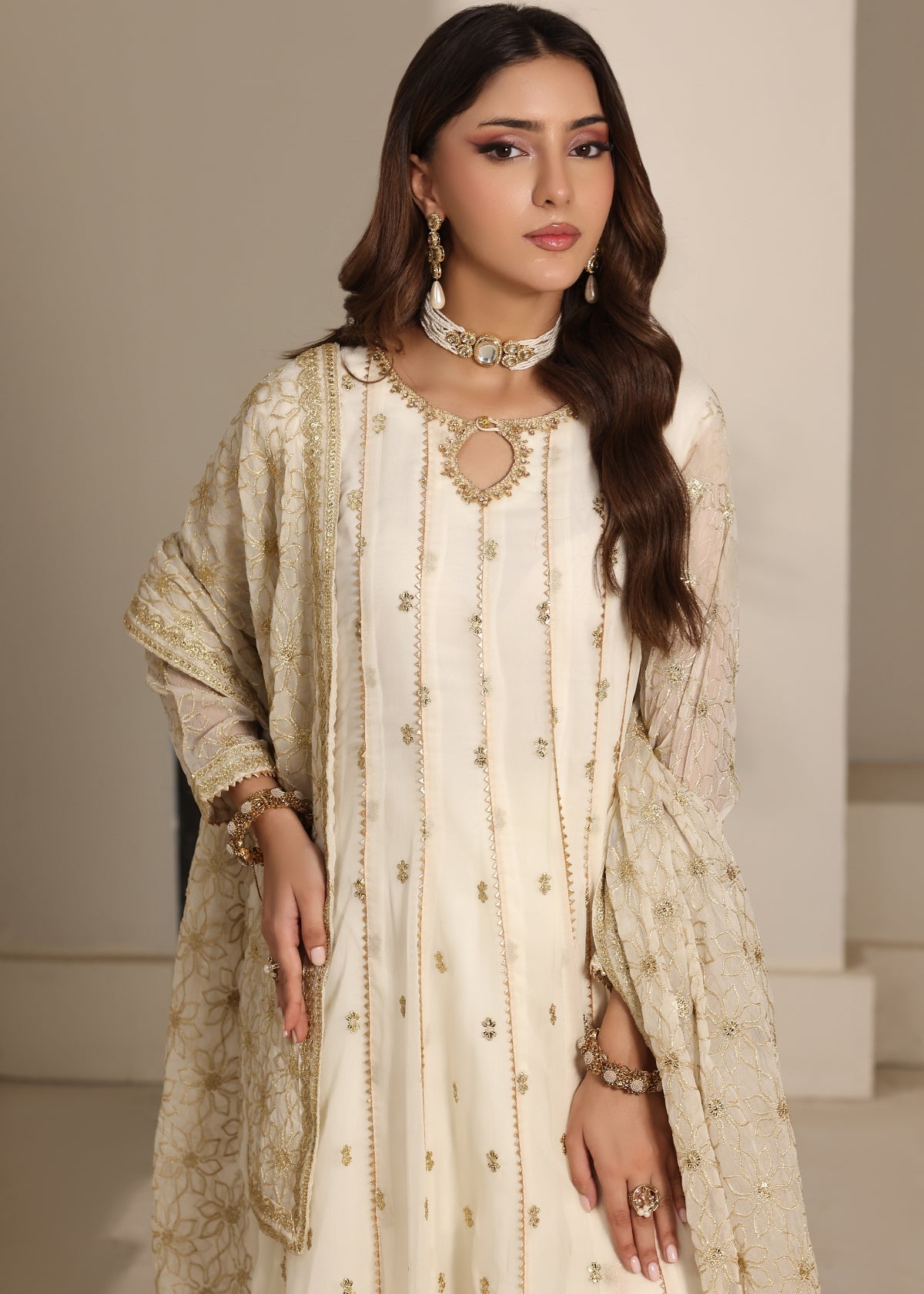 Noor Off White