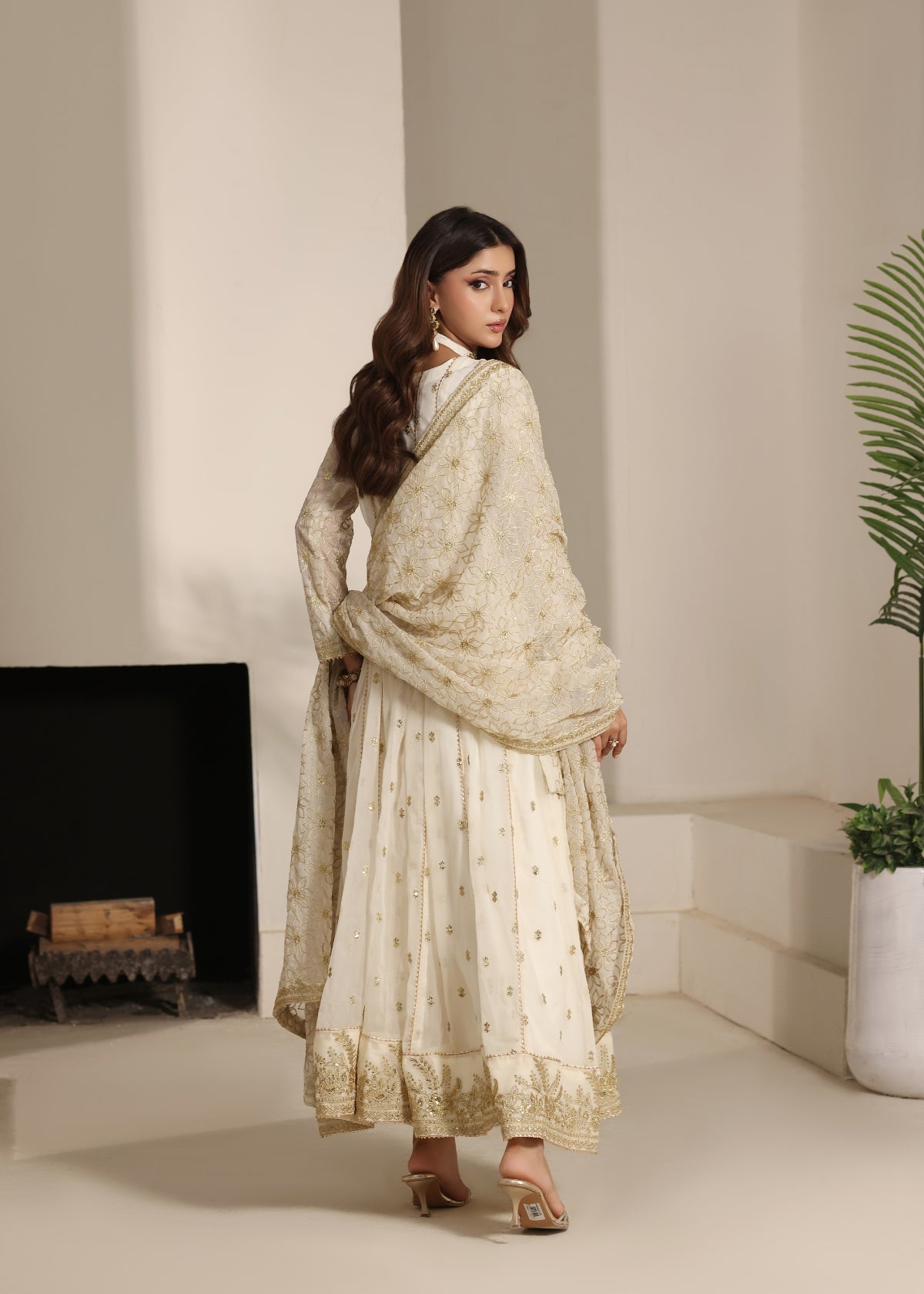 Noor Off White
