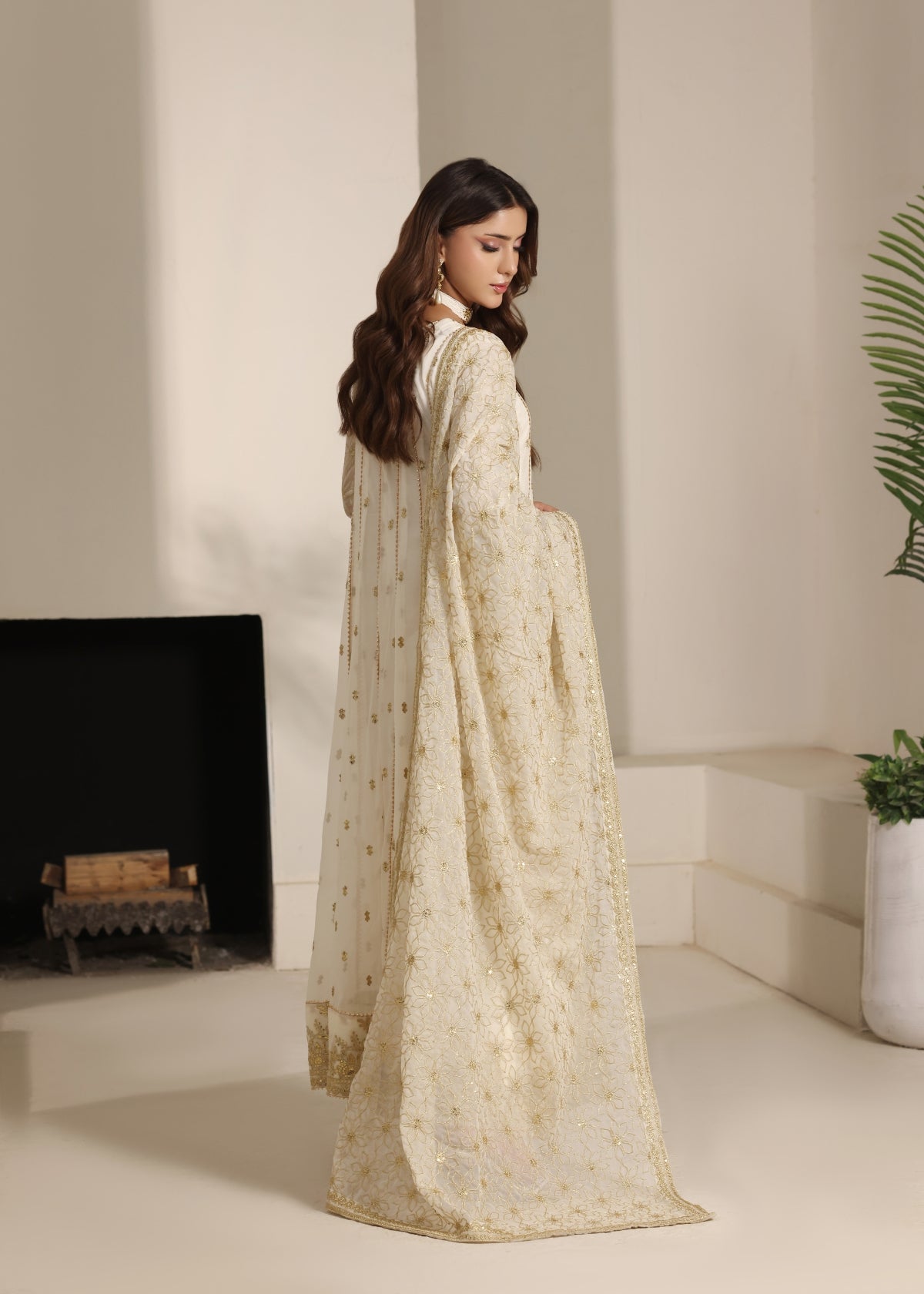 Noor Off White