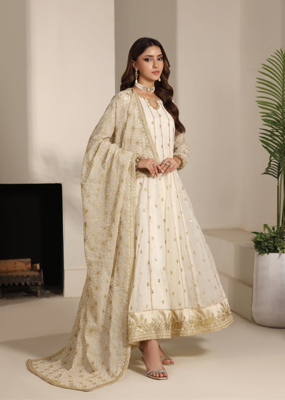 Noor Off White