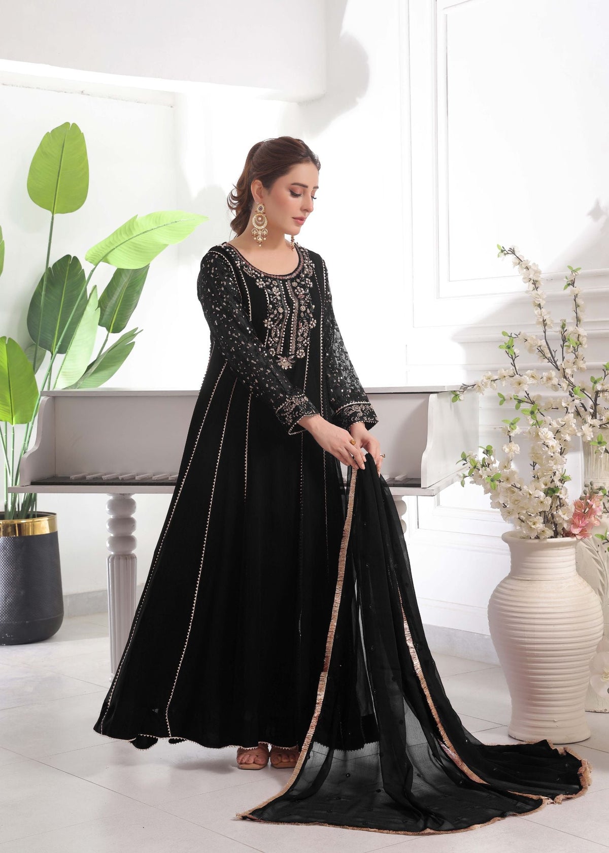 Raani-Black