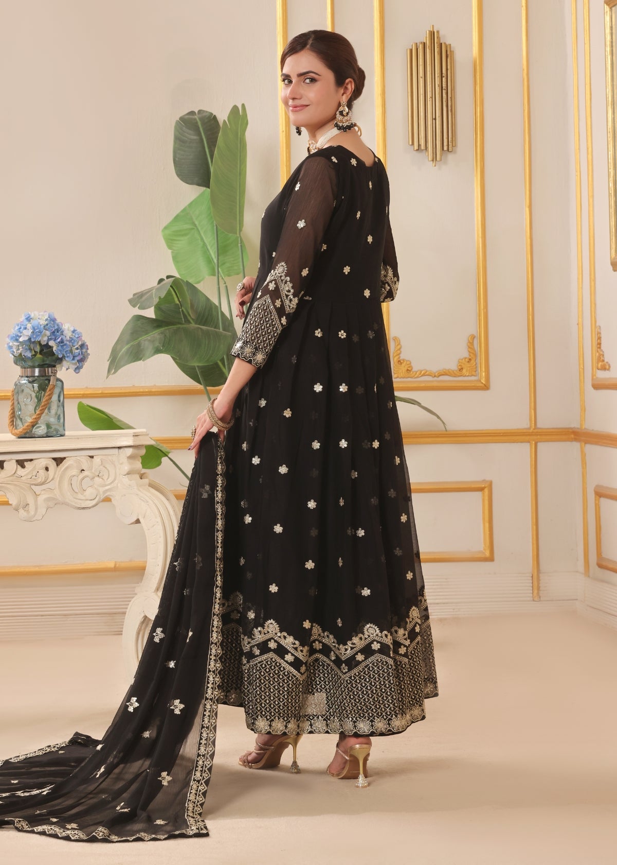 Dhanak - Black