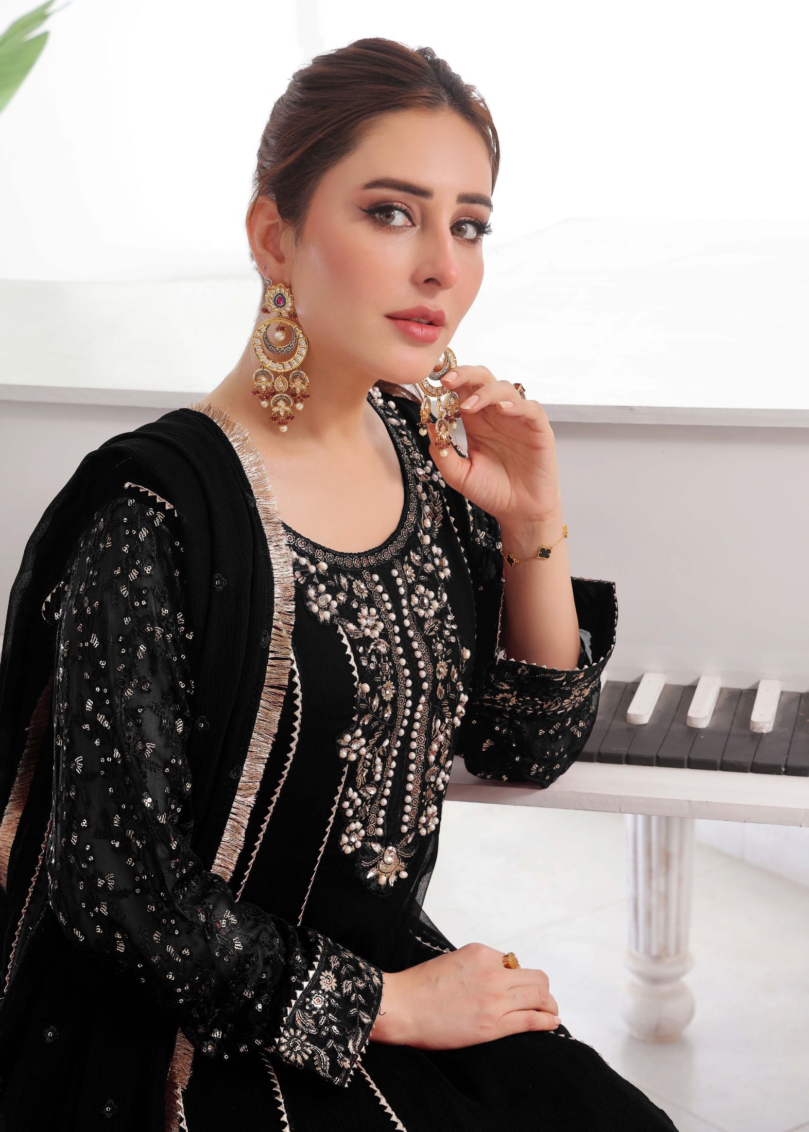 Raani-Black