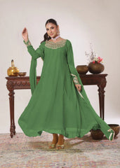 Nelofar  Green