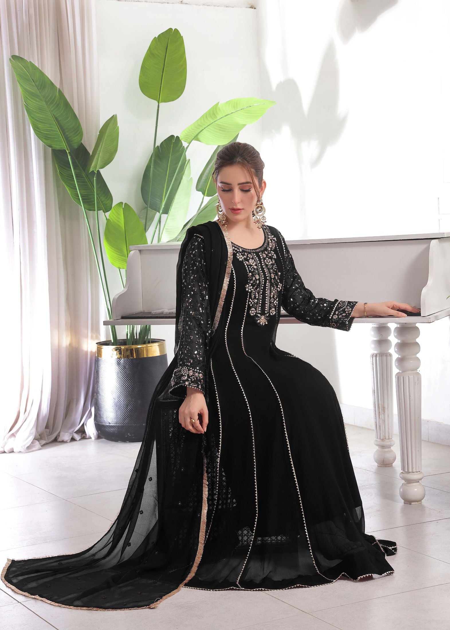 Raani-Black