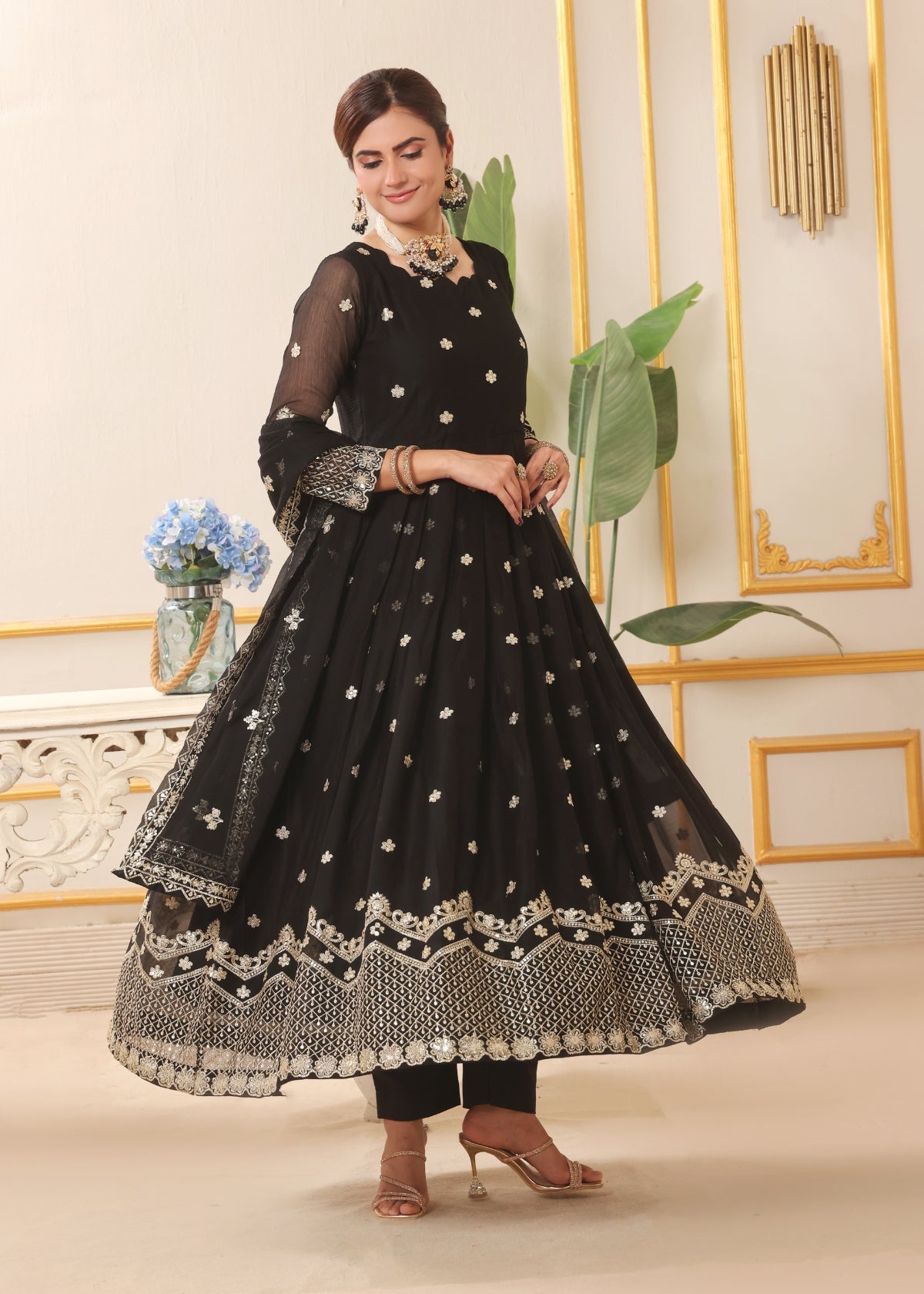 Dhanak - Black
